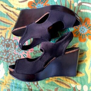 ❤️SIMPLY VERA❤️ by Vera Wang Wedge Sandal